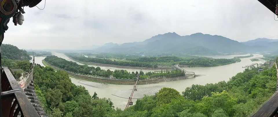 Dujiangyan Irrigation System (都江堰)