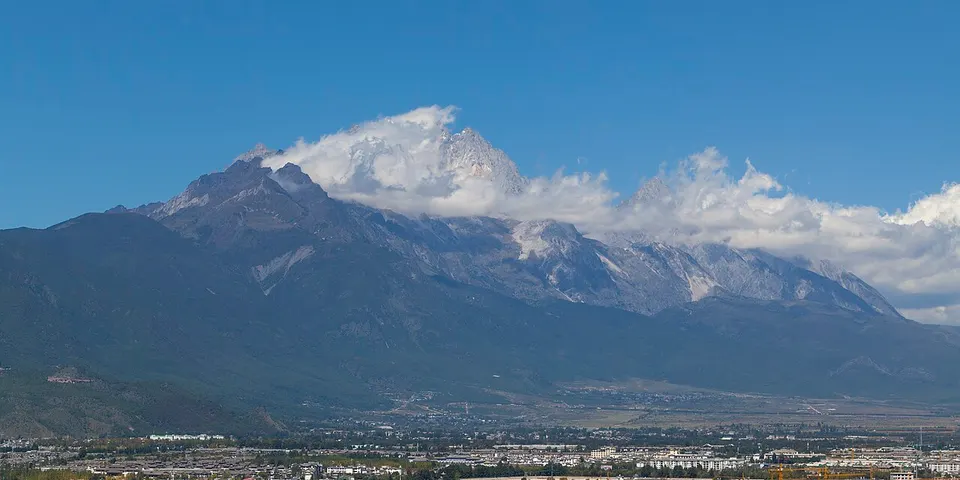 Jade Dragon Snow Mountain (玉龙雪山)