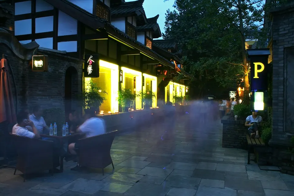 Kuanzhai Alley (宽窄巷子)