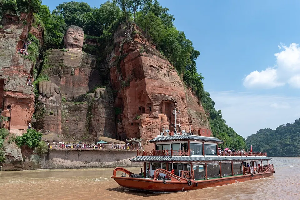 Leshan Giant Buddha (乐山大佛)