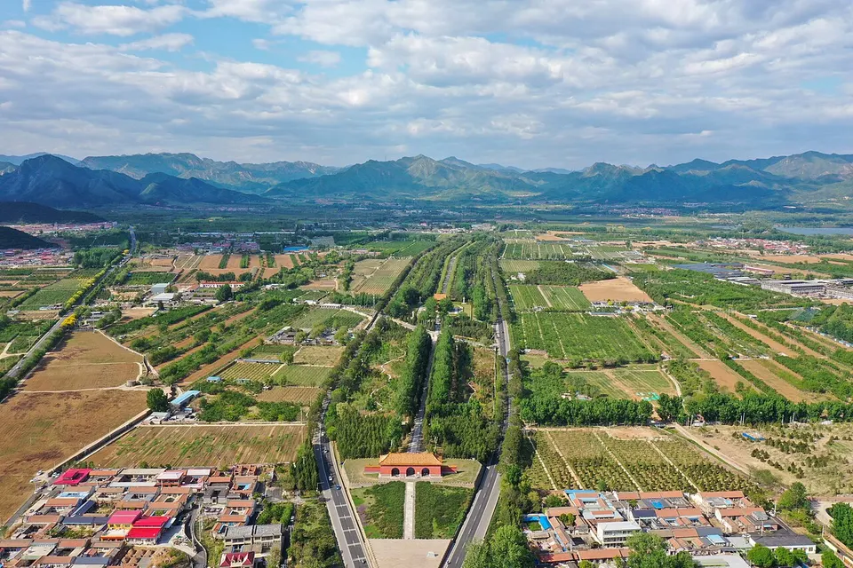 Ming Tombs (明十三陵)