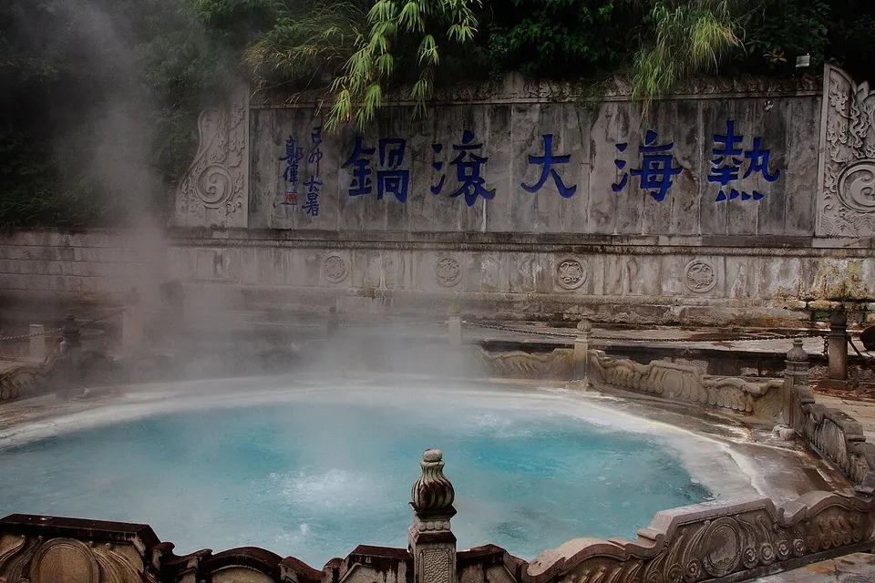 Tengchong Volcanoes & Rehai Hot Springs (腾冲火山与热海)
