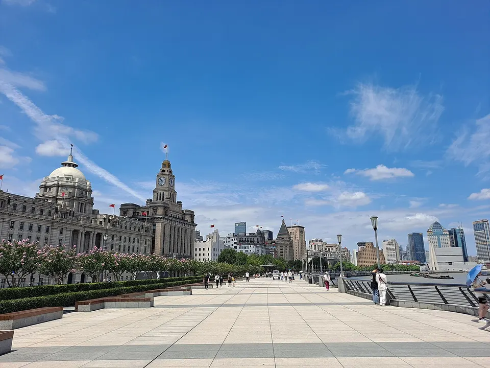 The Bund & Lujiazui Skyline (外滩与陆家嘴)
