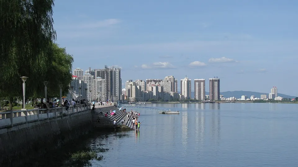 Dandong (丹东)