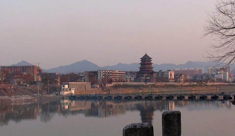 Jingdezhen (景德镇)