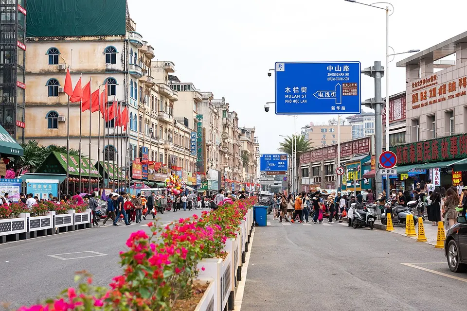 Fangchenggang (防城港)