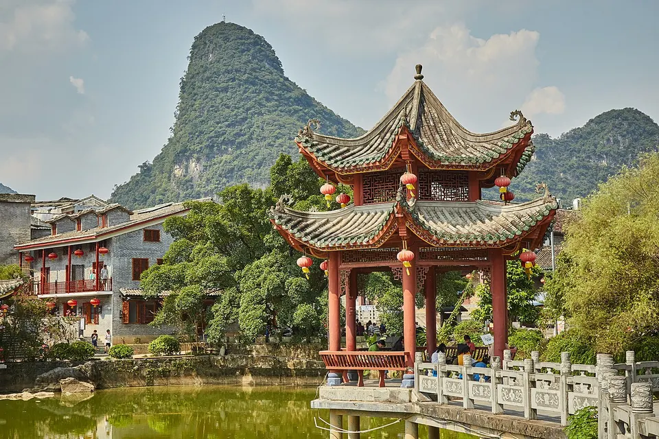 Hezhou (贺州)