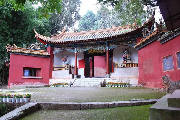 Caoxi Temple, Anning (曹溪寺)