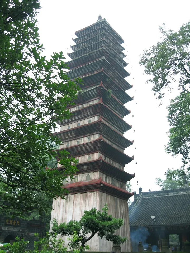Baoguang Temple & Gui Lake (宝光寺与桂湖)