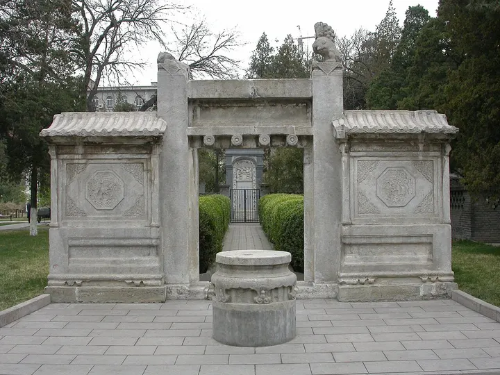 Zhalan Cemetery (Tomb of Matteo Ricci) (利玛窦和外国传教士墓地)
