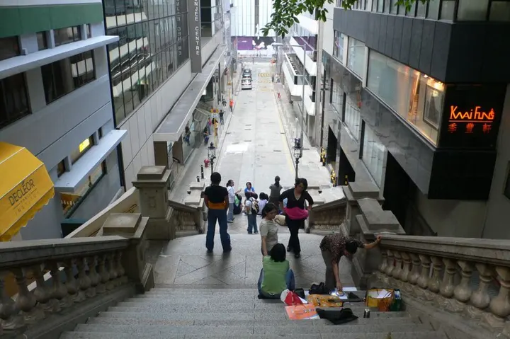 Duddell Street Steps and Gas Lamps (都爹利街石阶及煤气路灯)
