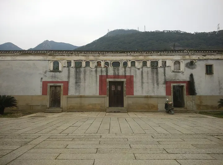 Jiutouma Residences (九头马民居)