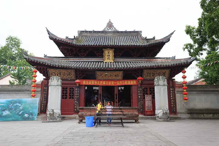 Cuiping and Zhenwu Mountains (翠屏山与真武山)