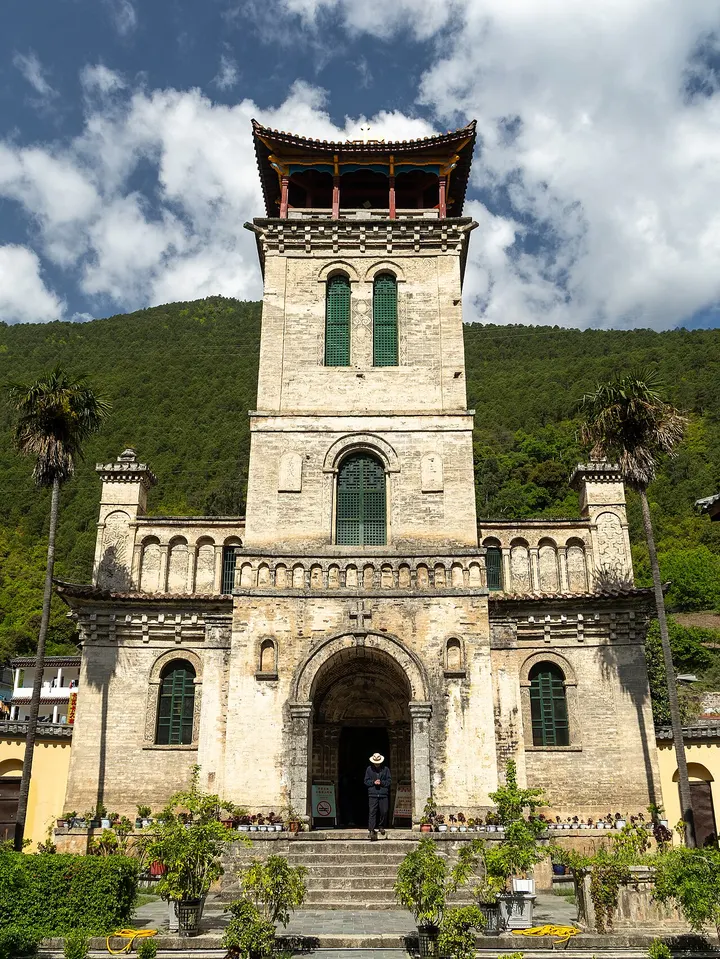 Cizhong Catholic Church (茨中教堂)
