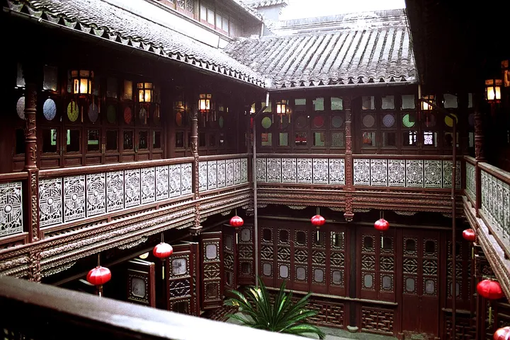 Carved Building (Chunzai Lou) (雕花楼)