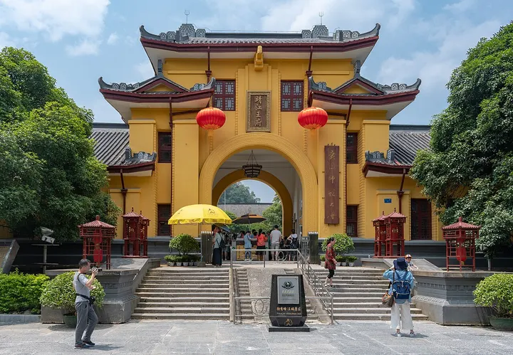 Jingjiang Princes' Palace & Solitary Beauty Peak (靖江王城·独秀峰)