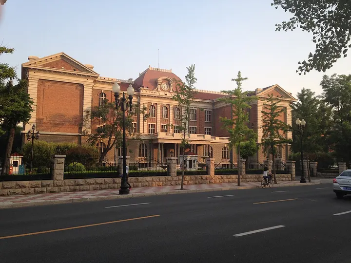 Former Tianjin College of Industry and Commerce Main Building (天津工商学院主楼旧址)