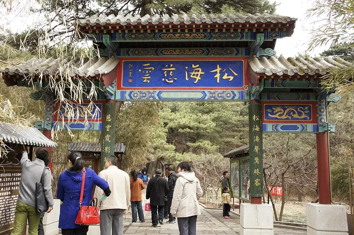 Hongluo Temple (红螺寺)