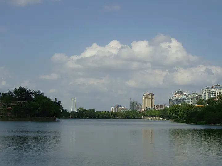 Huizhou West Lake (惠州西湖)