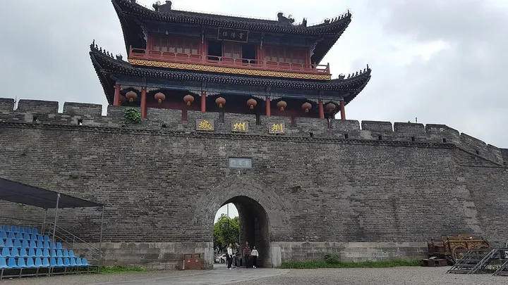 Jingzhou Ancient City (荆州古城)