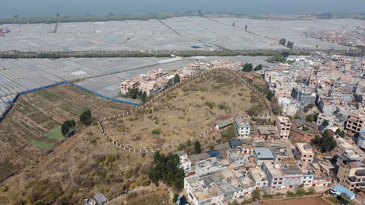 Shizhaishan Archaeological Site Park (石寨山考古遗址公园)