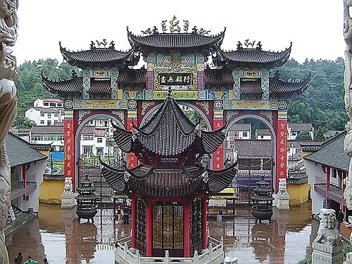 Shrine of Living Buddha (肉身宝殿)