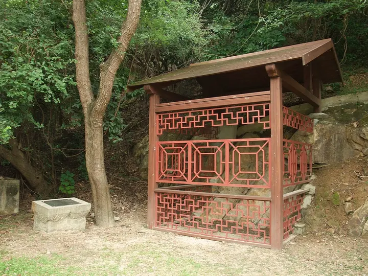 Rock Carving at Shek Pik (石壁石刻)
