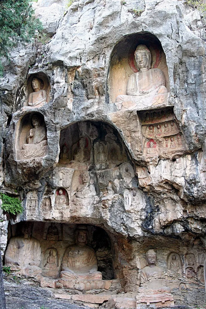 Thousand-Buddha Cliff (千佛崖)