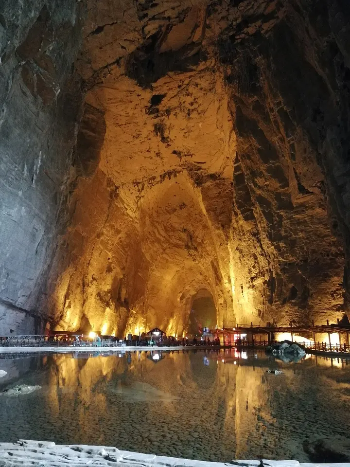 Tenglong Cave (腾龙洞)