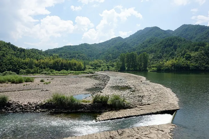 Tongji Weir (通济堰)