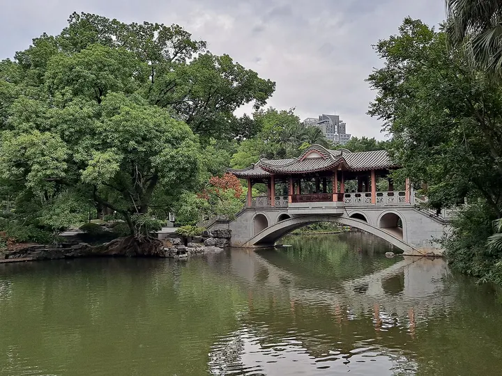 Liuhou Park and Liu Zongyuan Shrine (柳侯公园)
