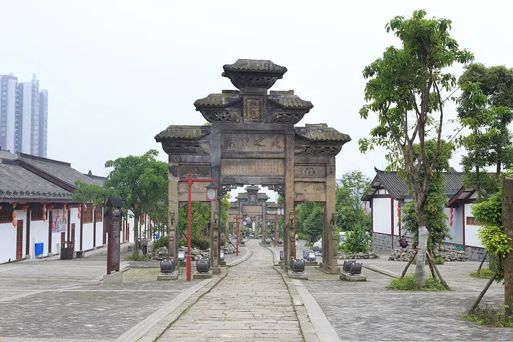 Longchang Stone Arches (隆昌石牌坊)