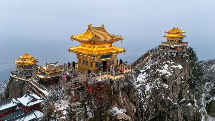 Mount Laojun and Jiguan Cave (老君山·鸡冠洞)