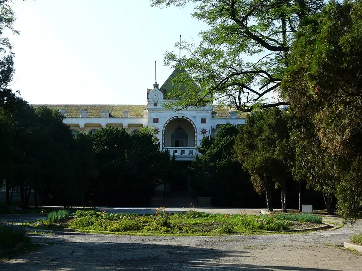 Former Kwantung Prefectural Office (关东州厅旧址)