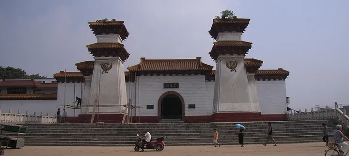 Shrine of the Medical Sage (Zhang Zhongjing Tomb) (医圣祠)