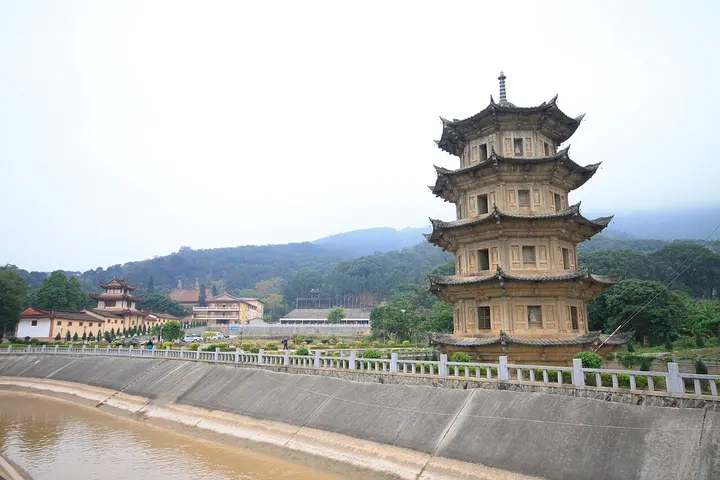 Shijia Wenfo Pagoda, Guanghua Temple (释迦文佛塔)