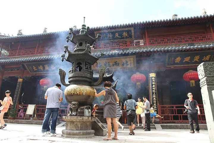Puji Temple (普济寺)