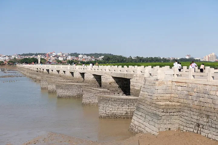 Luoyang Bridge (洛阳桥)