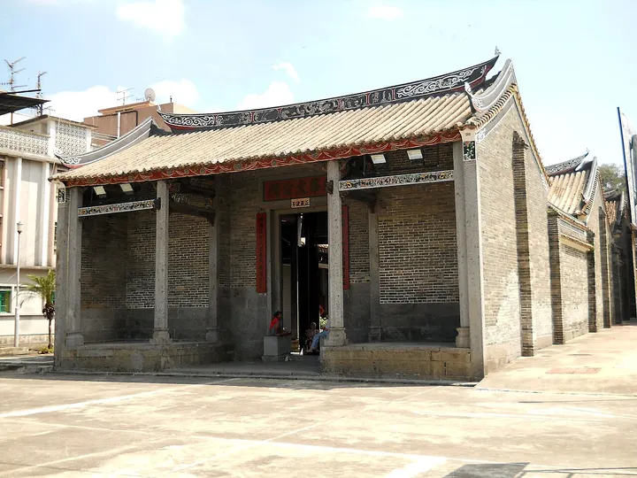 Man Lun Fung Ancestral Hall (麟峰文公祠)