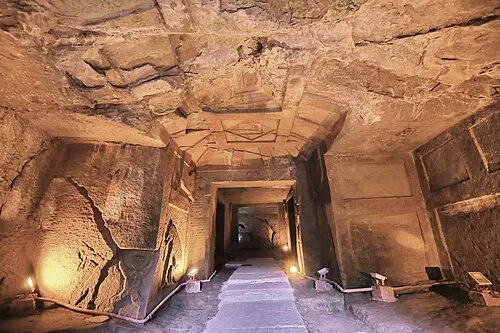 Qijiang Cliff Tombs (郪江崖墓群)