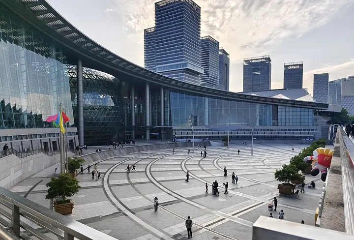 Shanghai Science and Technology Museum (上海科技馆)