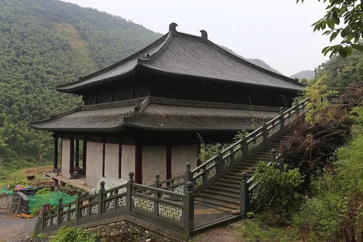 Yangqi Shan and Putong Temple Pagodas (杨岐山)