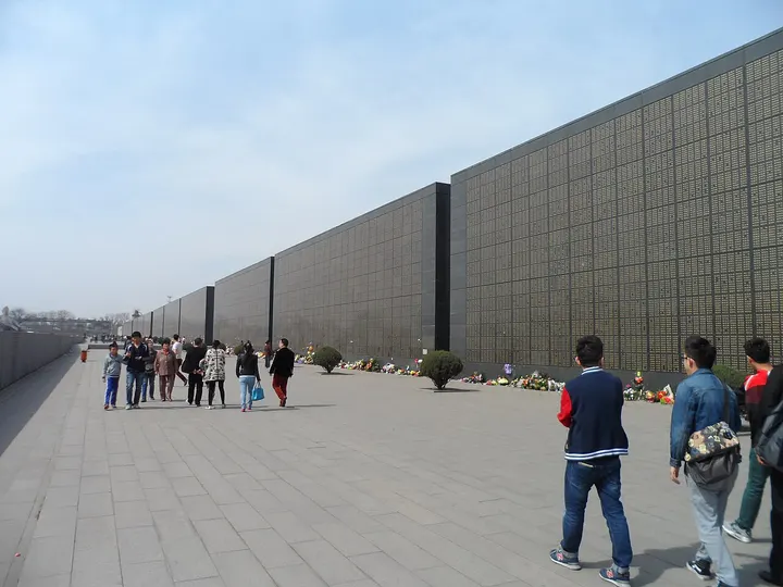 Tangshan Earthquake Ruins Memorial Park (唐山地震遗址纪念公园)