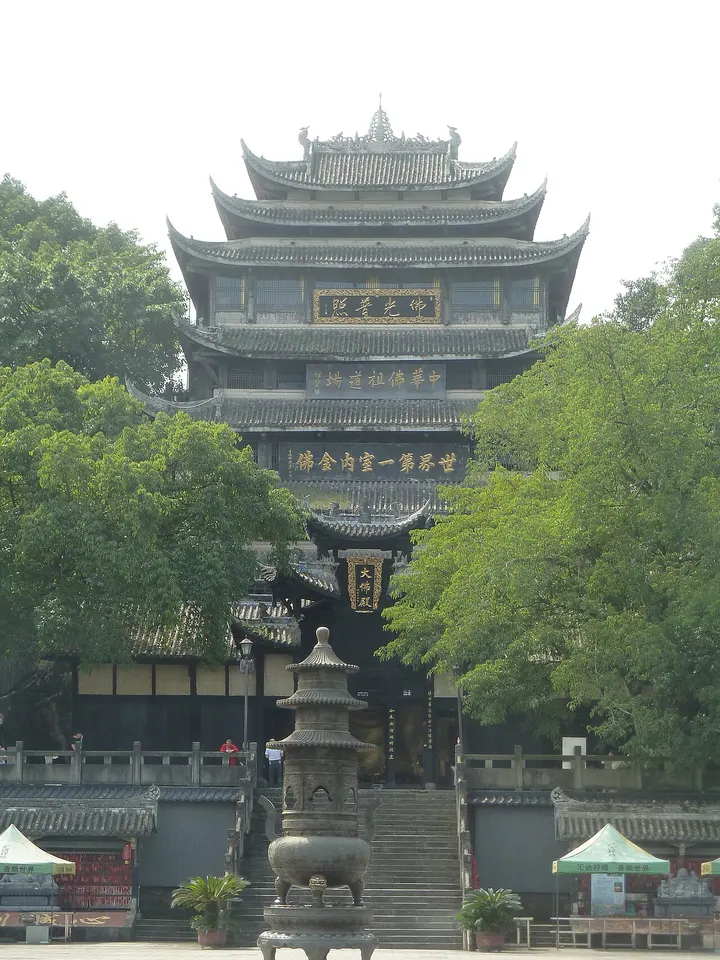 Tongnan Great Buddha Temple (潼南大佛寺)