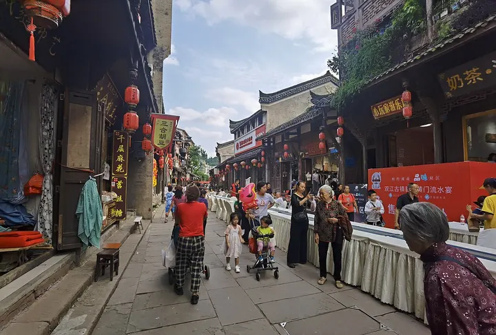 Shuangjiang Ancient Town (双江古镇)