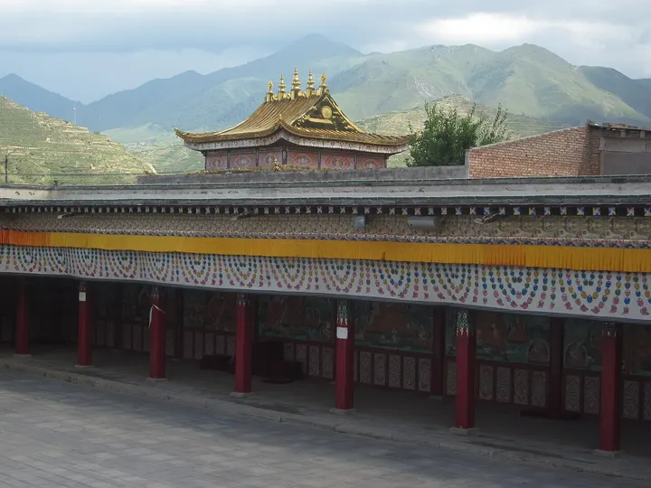Rongwo Monastery and Rebgong Old Town (隆务寺)
