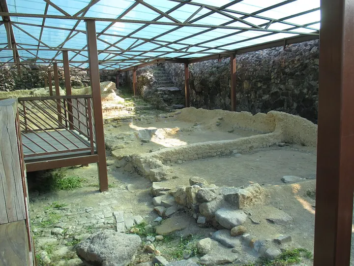Tung Lung Fort (东龙洲炮台)