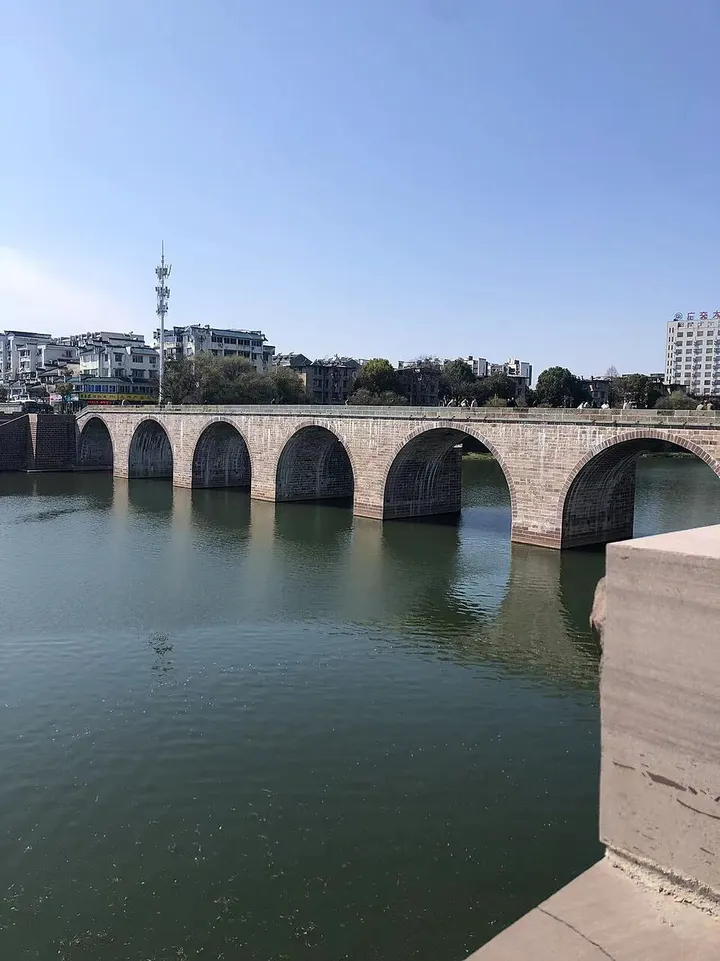 Zhenhai Bridge (镇海桥)