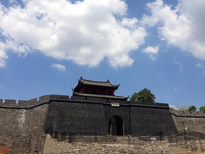 Uprising Gate (起义门)