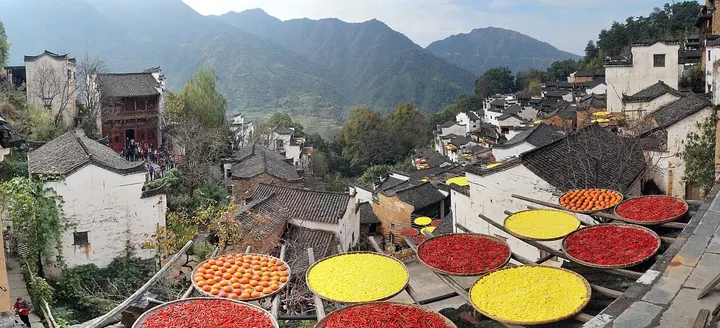 Huangling Village (篁岭)